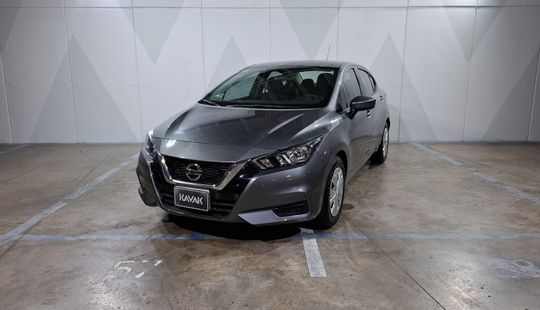 Nissan • Versa
