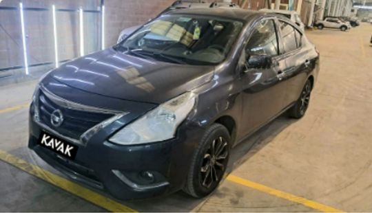 Nissan • Versa