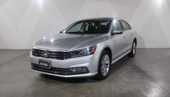 Volkswagen • Passat