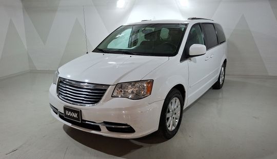 Chrysler • Town & Country