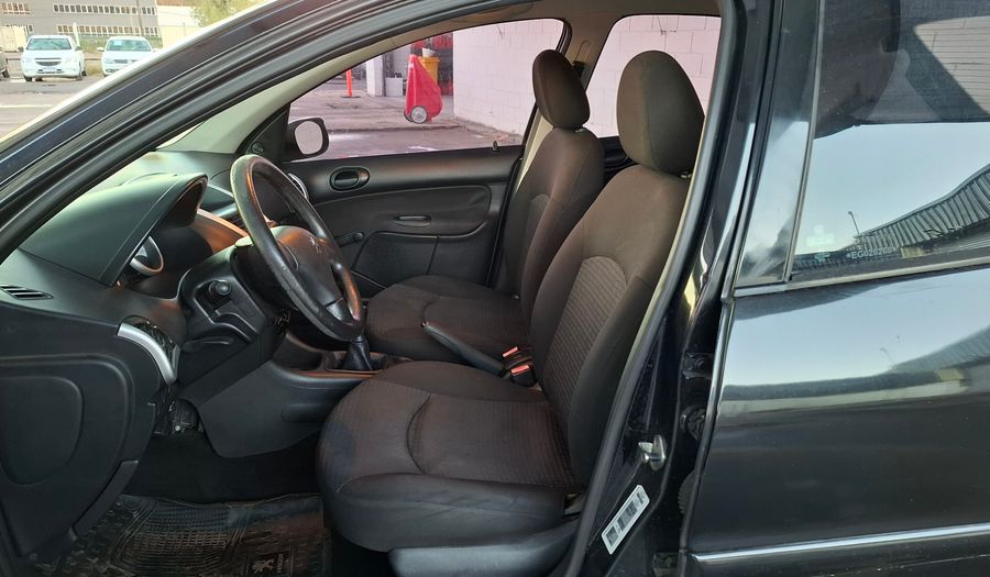 Peugeot 207 1.4 ACTIVE Hatchback 2013