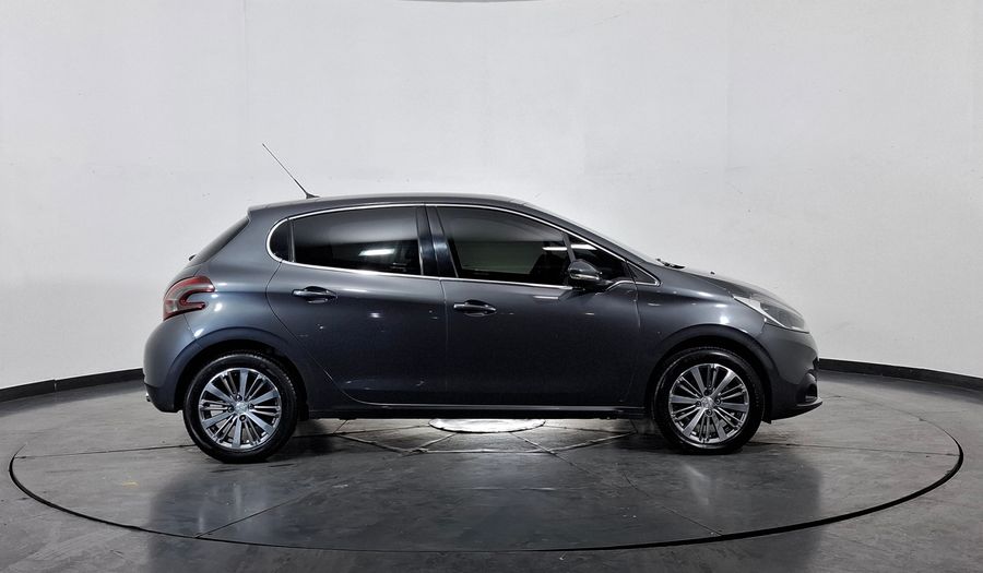 Peugeot 208 1.6 FELINE Hatchback 2018