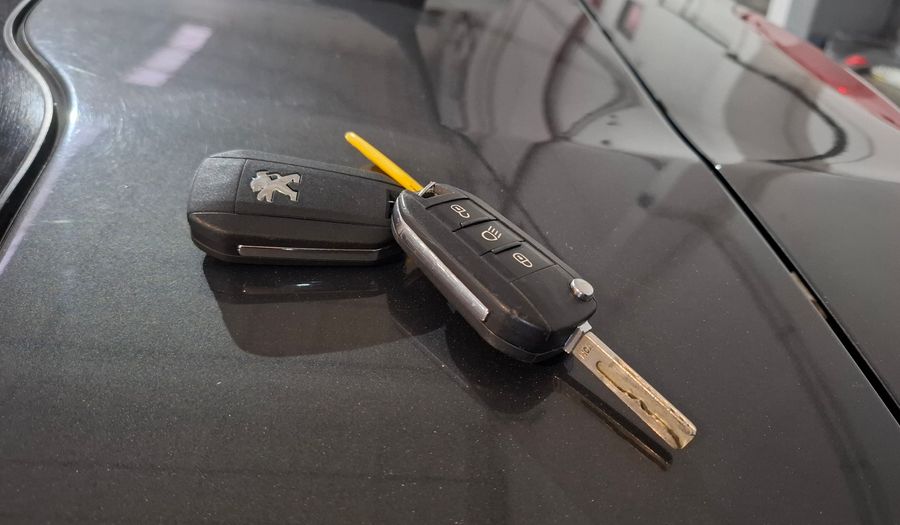 Peugeot 208 1.6 FELINE Hatchback 2018