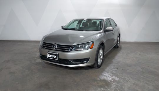Volkswagen • Passat