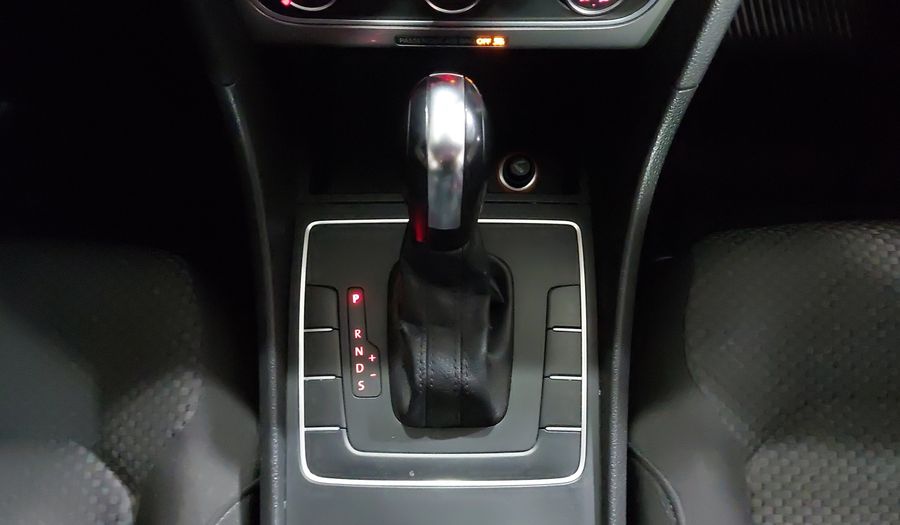 Volkswagen Passat 2.5 COMFORTLINE TIPTRONIC Sedan 2014