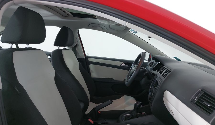 Volkswagen Jetta 2.5 COMFORTLINE TIP. BOLSAS AIRE DEL. Sedan 2016