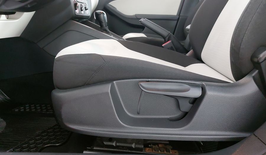 Volkswagen Jetta 2.5 COMFORTLINE TIP. BOLSAS AIRE DEL. Sedan 2016