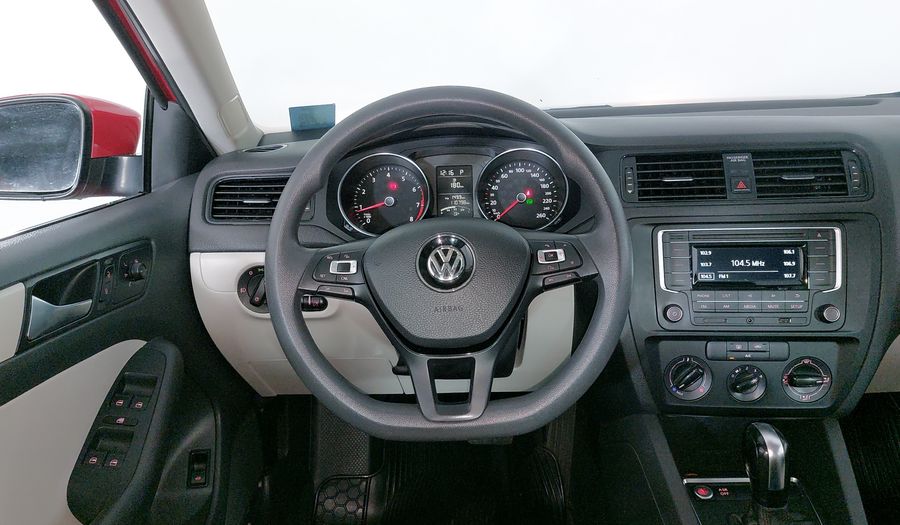 Volkswagen Jetta 2.5 COMFORTLINE TIP. BOLSAS AIRE DEL. Sedan 2016