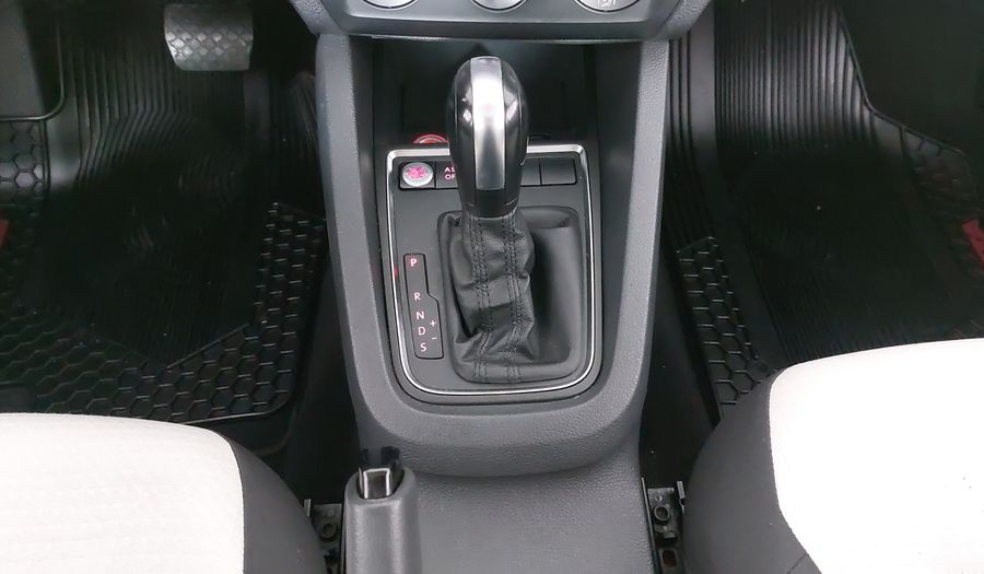 Volkswagen Jetta 2.5 COMFORTLINE TIP. BOLSAS AIRE DEL. Sedan 2016