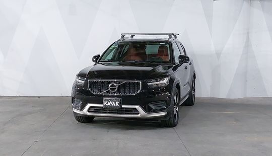 Volvo • XC40