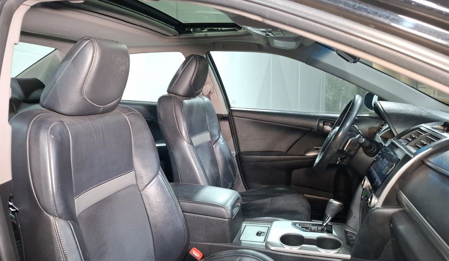 Toyota Camry 3.5 SE V6 6AT Sedan 2012