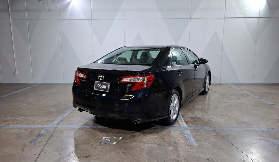Toyota Camry 3.5 SE V6 6AT Sedan 2012