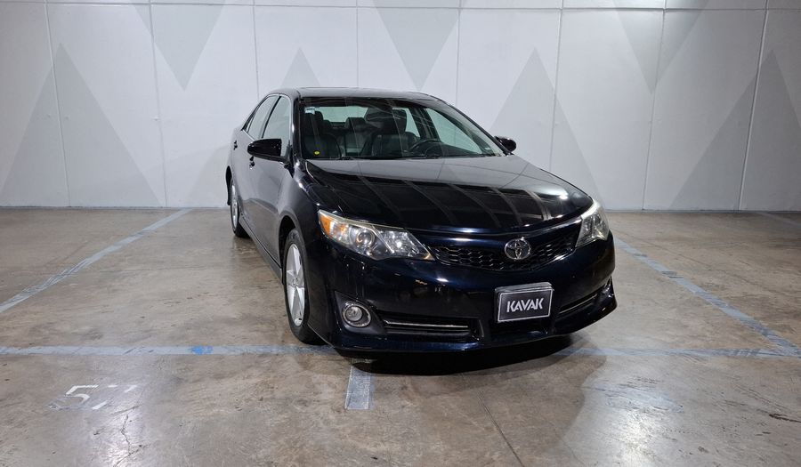 Toyota Camry 3.5 SE V6 6AT Sedan 2012