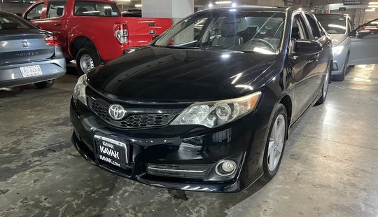 Toyota • Camry