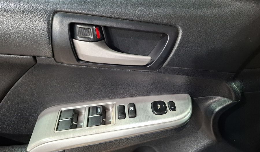 Toyota Camry 3.5 SE V6 6AT Sedan 2012