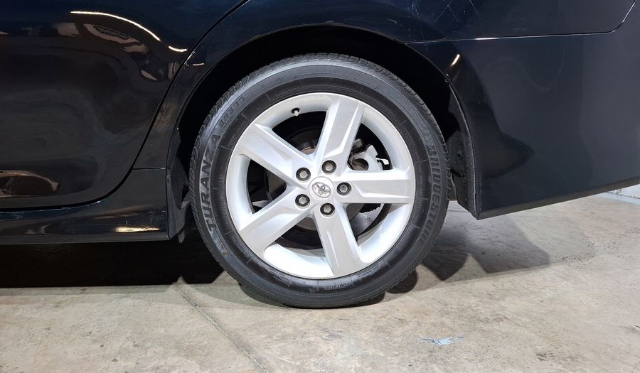 Toyota Camry 3.5 SE V6 6AT Sedan 2012