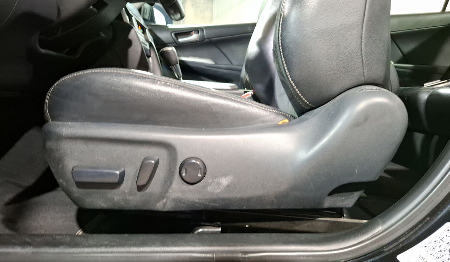 Toyota Camry 3.5 SE V6 6AT Sedan 2012