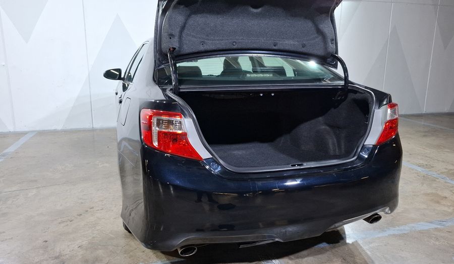 Toyota Camry 3.5 SE V6 6AT Sedan 2012