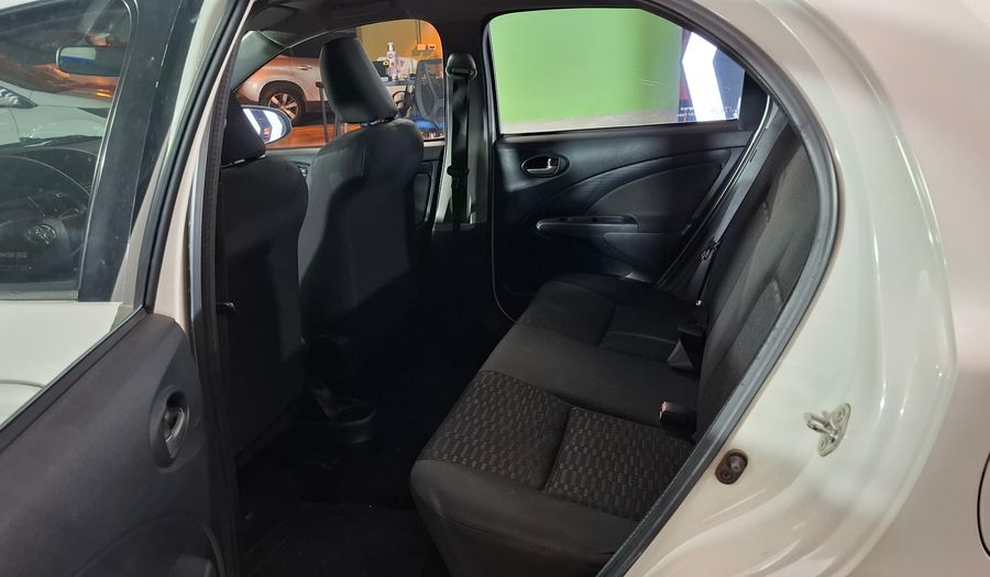 Toyota Etios 1.5 XLS Hatchback 2014