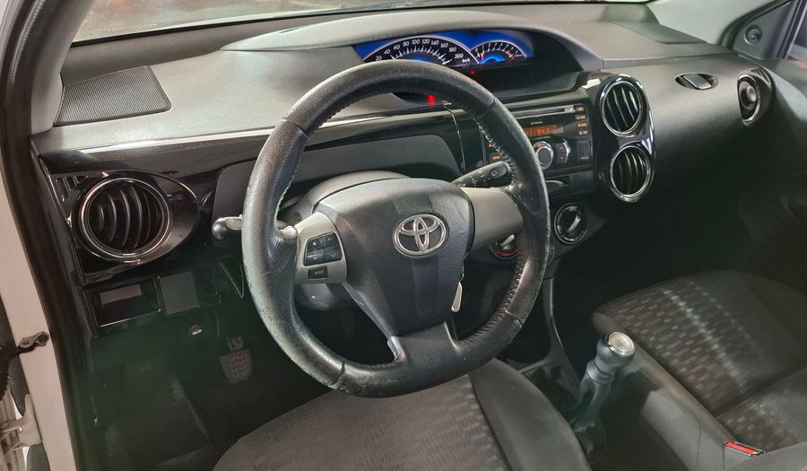 Toyota Etios 1.5 XLS Hatchback 2014