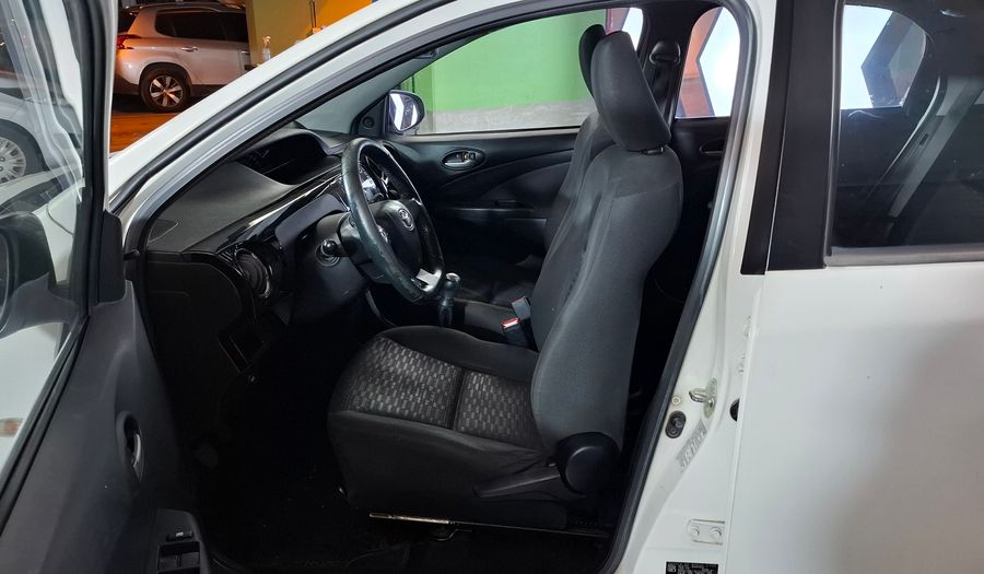 Toyota Etios 1.5 XLS Hatchback 2014
