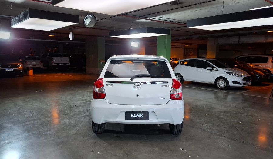Toyota Etios 1.5 XLS Hatchback 2014