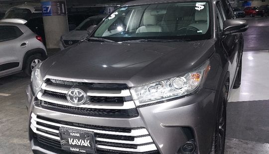 Toyota • Highlander