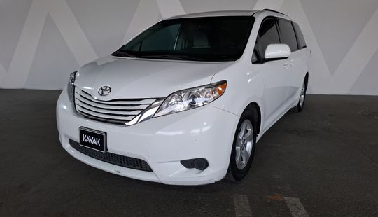 Toyota • Sienna