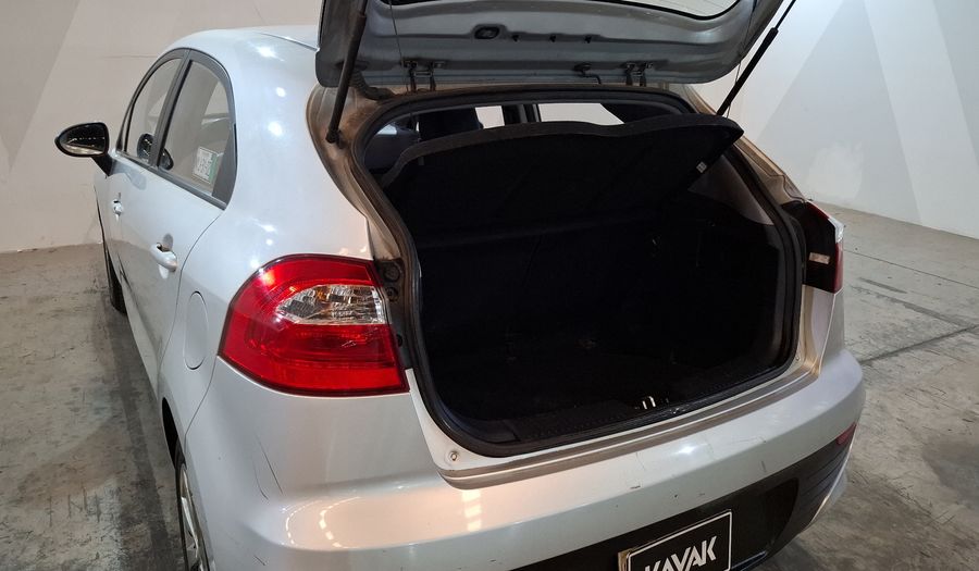 Kia Rio 1.6 LX MT Hatchback 2016
