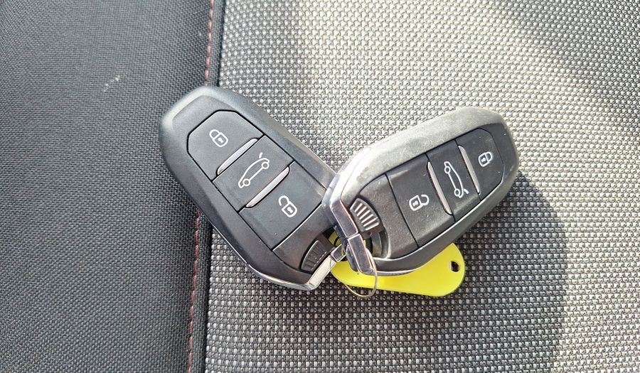 Citroen C4 Cactus 1.2 PURETECH AUTO 110 SHINE Hatchback 2020