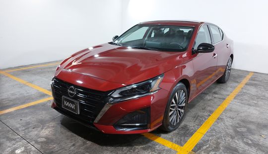 Nissan • Altima