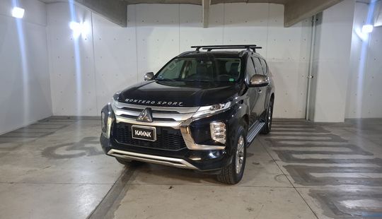 Mitsubishi • Montero