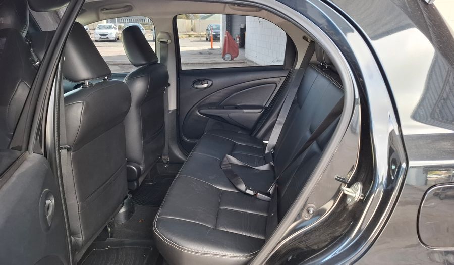 Toyota Etios 1.5 XLS Hatchback 2014