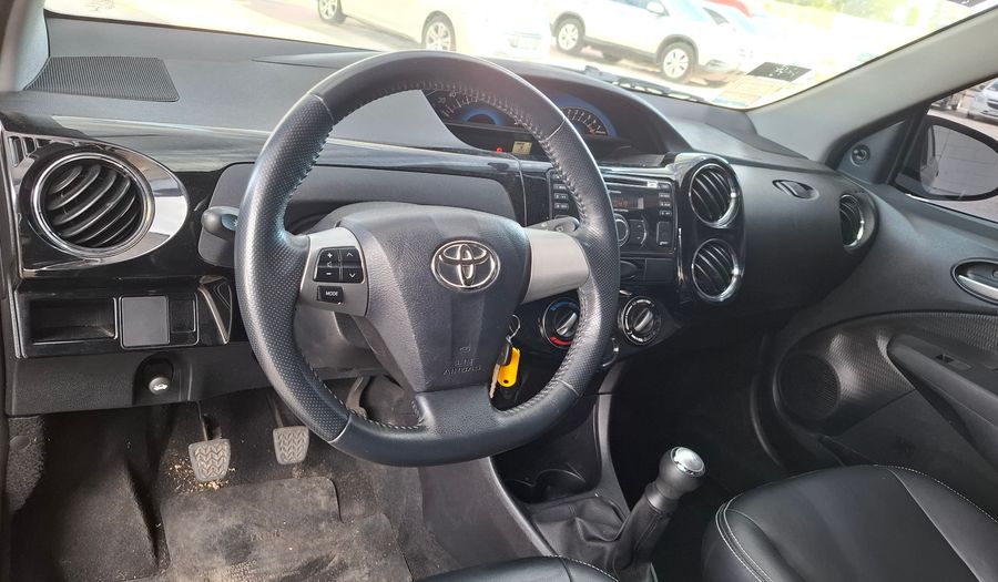 Toyota Etios 1.5 XLS Hatchback 2014