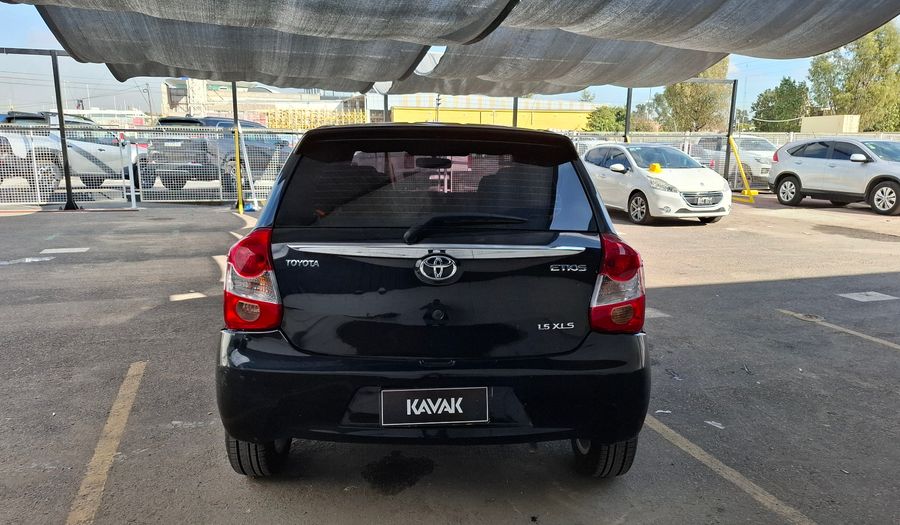 Toyota Etios 1.5 XLS Hatchback 2014