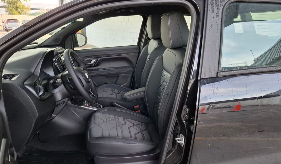Fiat Strada 1.3 CABINA DOBLE VOLCANO CVT Pickup 2025