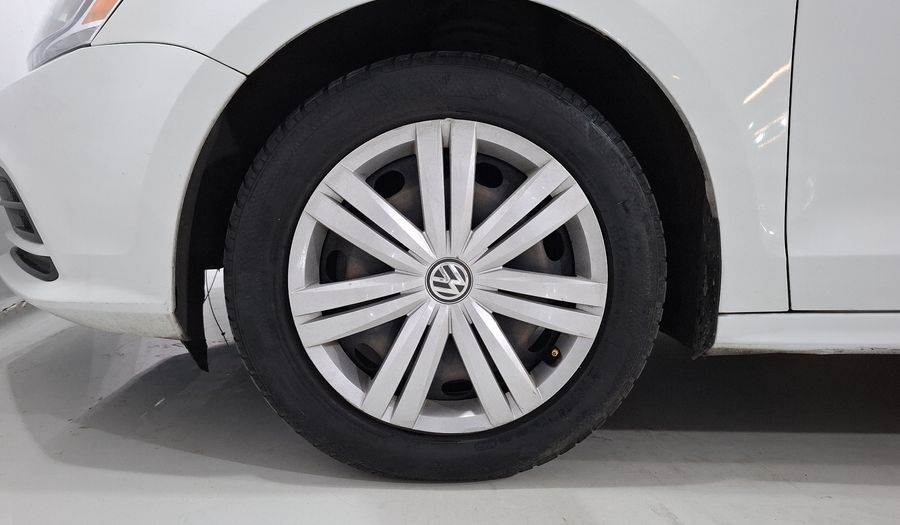 Volkswagen Jetta 2.5 TRENDLINE TIP. Sedan 2017