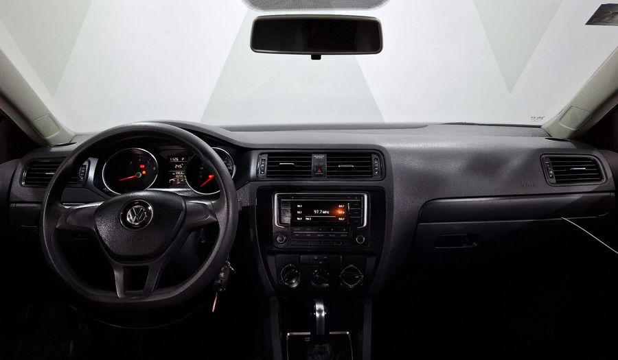 Volkswagen Jetta 2.5 TRENDLINE TIP. Sedan 2017
