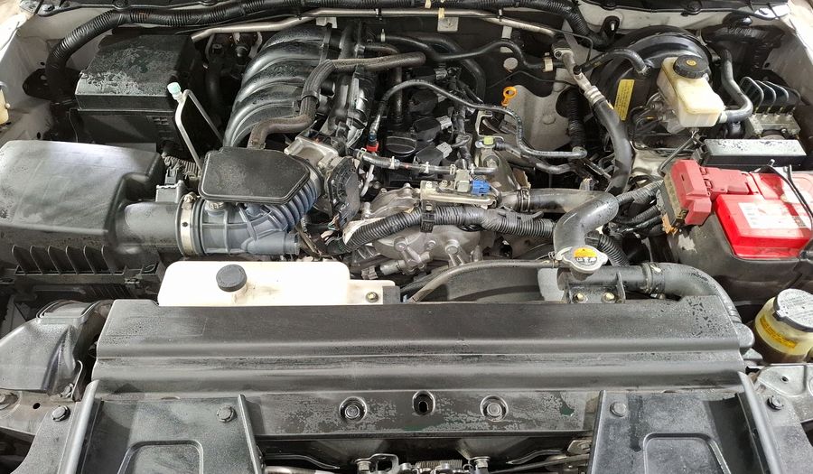 Nissan Np300 2.5 DOBLE CABINA SE TM AC PAQ SEG Pickup 2019