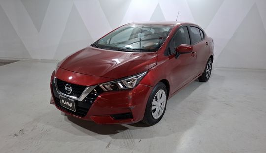 Nissan • Versa