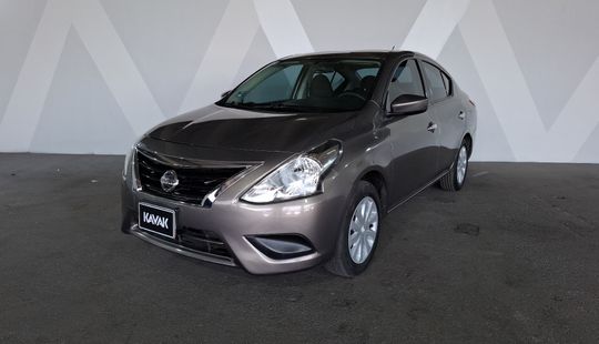 Nissan • Versa