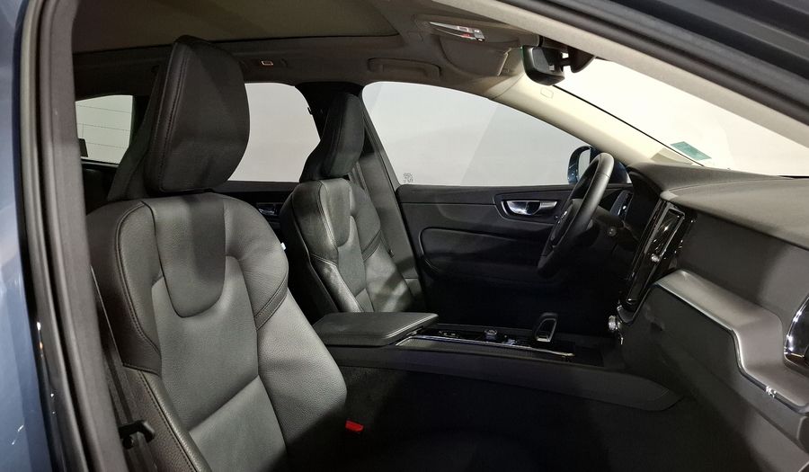 Volvo Xc60 2.0 B5 MHEV MOMENTUM AUTO AWD Suv 2022