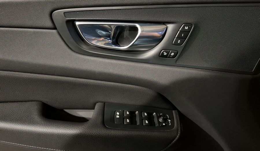 Volvo Xc60 2.0 B5 MHEV MOMENTUM AUTO AWD Suv 2022
