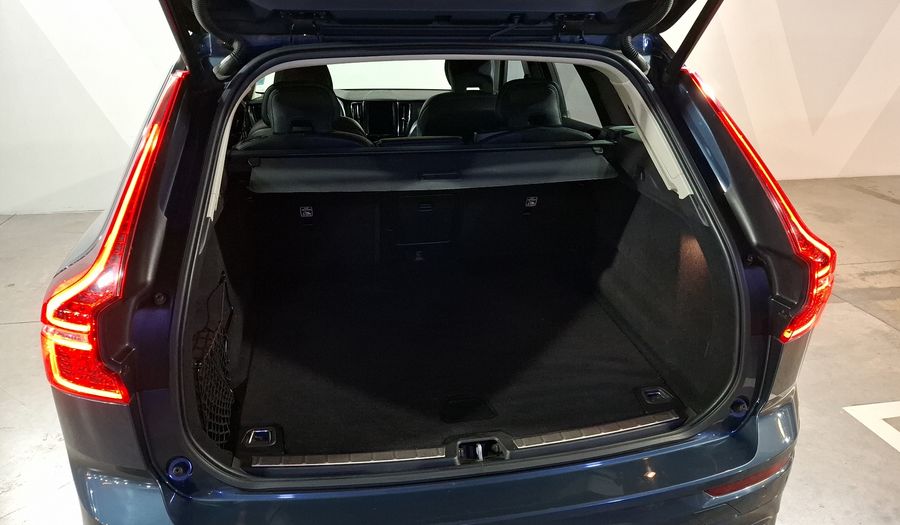 Volvo Xc60 2.0 B5 MHEV MOMENTUM AUTO AWD Suv 2022