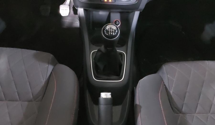 Volkswagen Crossfox 1.6 CROSSFOX QUEMACOCOS MT Hatchback 2016