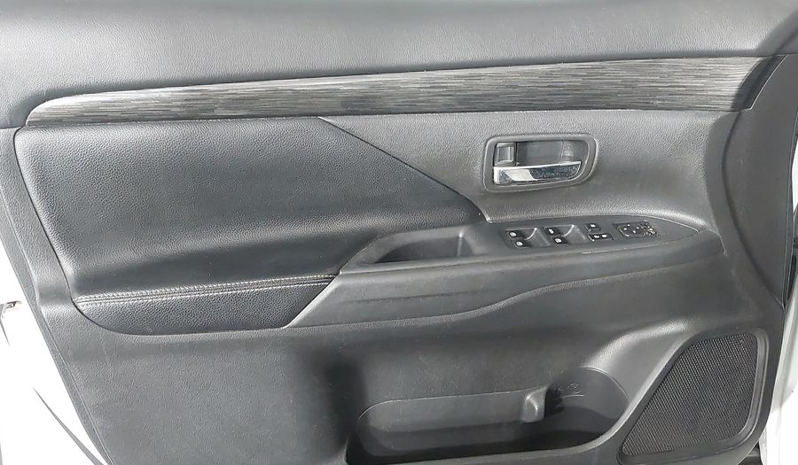 Mitsubishi Outlander AUTOMATICO GASOLINA Suv 2016