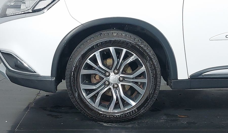 Mitsubishi Outlander AUTOMATICO GASOLINA Suv 2016