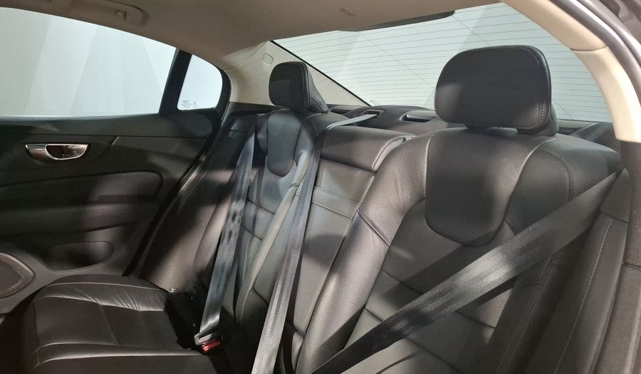 Volvo S60 2.0 T5 MOMENTUM AUTO Sedan 2021