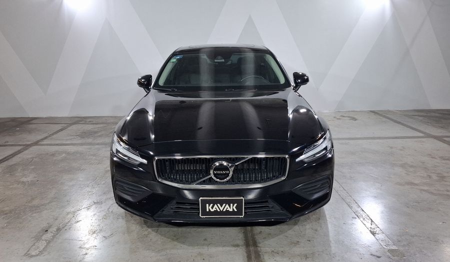 Volvo S60 2.0 T5 MOMENTUM AUTO Sedan 2021