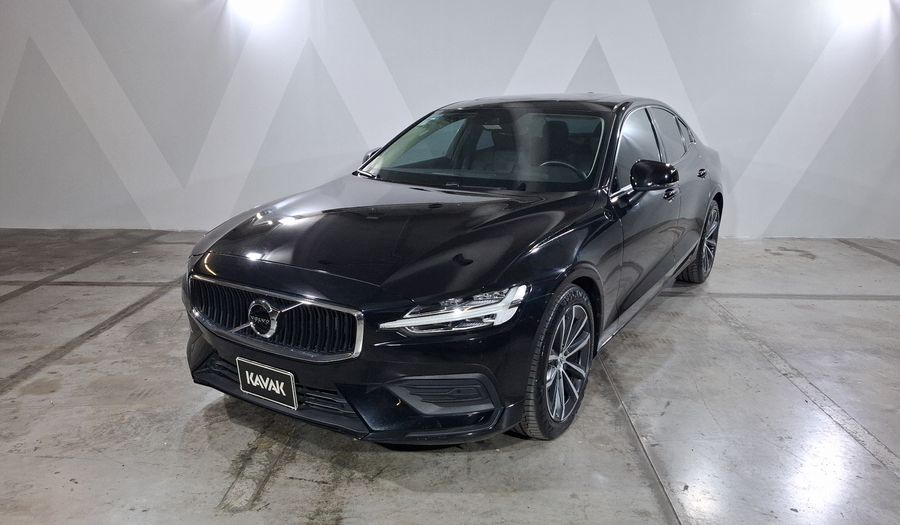 Volvo S60 2.0 T5 MOMENTUM AUTO Sedan 2021